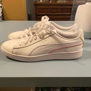 White puma shoes